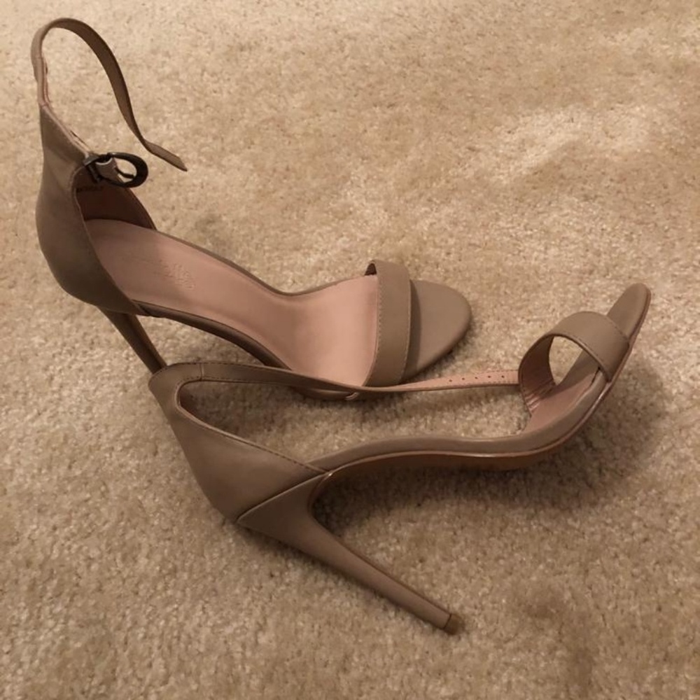 Cute nude heels!